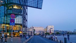 Berlin-Hauptbahnhof klein.jpg